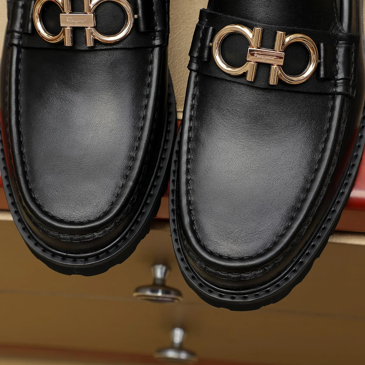 Men's shoes 💰440 Ferragamo [Ferragamo] top imported suit men's shoes 💯Original copy of the official website, product materials: selected imported embossed calfskin + luxury hardware buckle accessories ~ imported water-dyed cow 🐂 leather lining. Strong three-dimensional visual effect, original combination outsole, multiple colors available😘 Size: 39-44 (38.45.46. Customized)
